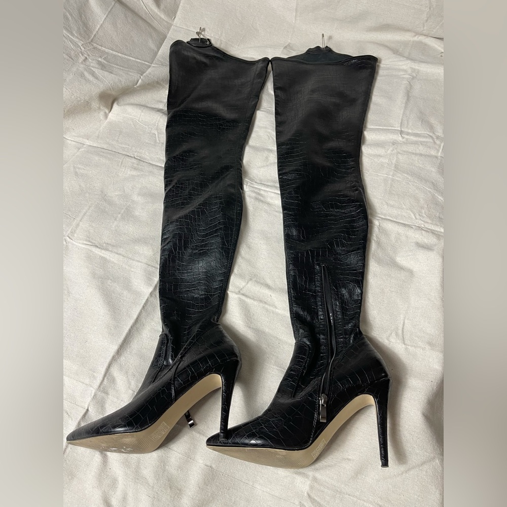 Thigh High Heeled Black Snake Design Boots ❤️‍🔥